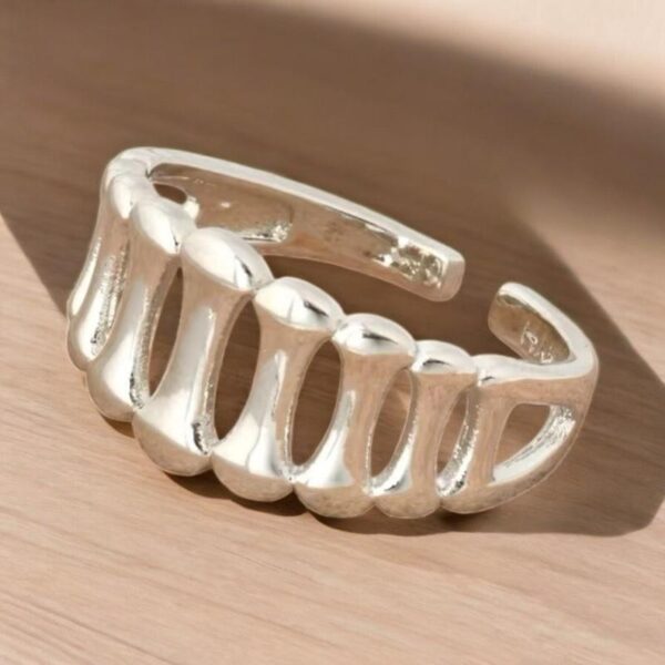 Silver Daisy Ring - Image 2